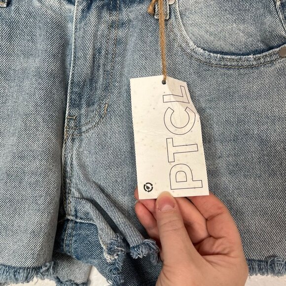 PTCL Womens Light Wash Denim Mid Rise Cut Off Fray Hem Jean Shorts 24 - Picture 6 of 13